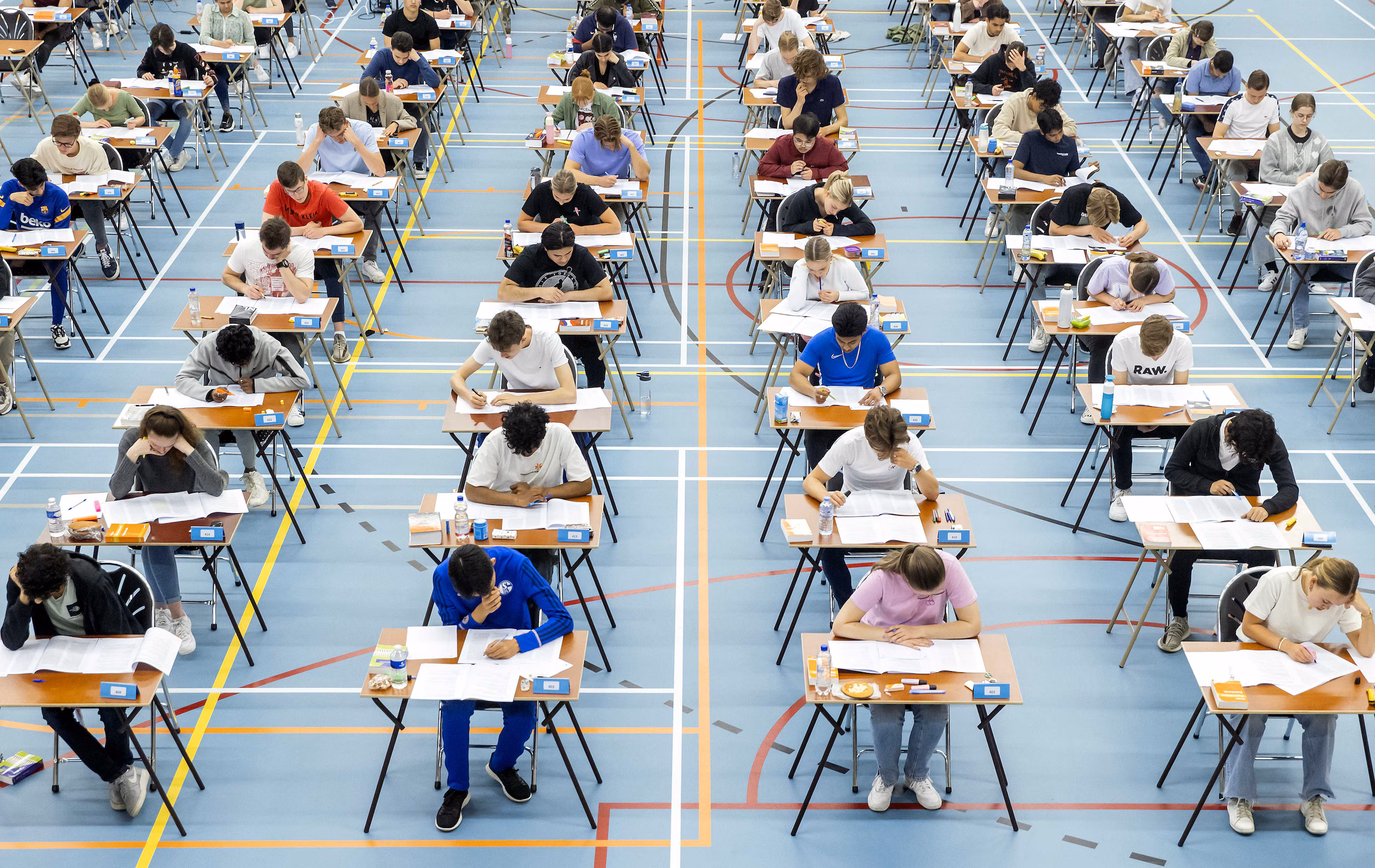 leerlingen maken hun eindexamen